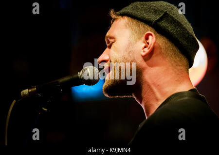 Matt Lino il fattore X, cantautore, Performing Live © Clarissa Debenham / Alamy Foto Stock