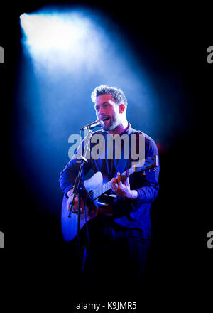 Matt Lino il fattore X, cantautore, Performing Live © Clarissa Debenham / Alamy Foto Stock