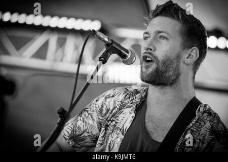 Matt Lino il fattore X, cantautore, Performing Live © Clarissa Debenham / Alamy Foto Stock