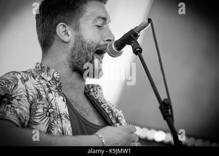 Matt Lino il fattore X, cantautore, Performing Live © Clarissa Debenham / Alamy Foto Stock