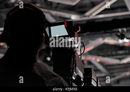 La televisione conferenza stampa il cameraman di produzione silhouette Foto Stock