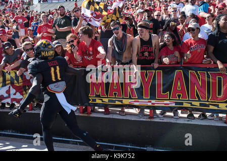 Annapolis, Maryland, Stati Uniti d'America. 23 Sep, 2017. FOFIE BAZZIE (11) saluta i fan prima che il gioco presso la capitale di un campo in Maryland Stadium, College Park, Maryland. Credito: Amy Sanderson/ZUMA filo/Alamy Live News Foto Stock