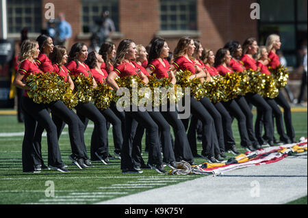 Annapolis, Maryland, Stati Uniti d'America. 23 Sep, 2017. L'Università del Maryland ballerini eseguono prima che il gioco presso la capitale di un campo in Maryland Stadium, College Park, Maryland. Credito: Amy Sanderson/ZUMA filo/Alamy Live News Foto Stock