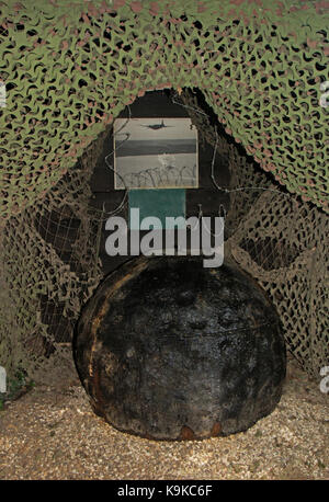 Il Dorset; Abbotsbury Swannery; replica il bouncing bomb Foto Stock