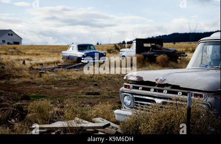 Abbandonate le vetture e autocarri fuori ellensburg, washingtom, Stati Uniti d'America. Foto Stock