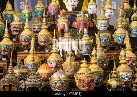 Mostra di maschere Khon thai, Mostra Throne Hal, il Museo Nazionale, Bangkok, Thailandia Foto Stock