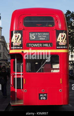 Retro del London Red Bus Routemaster Foto Stock