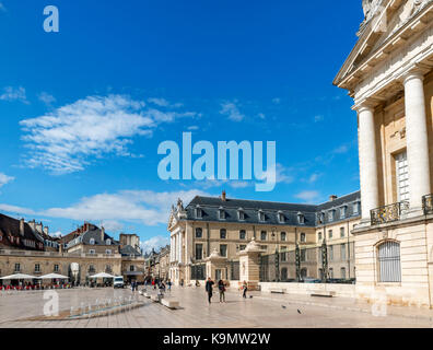 Place de la liberazione e il Palazzo dei Duchi di Burgunady, che ospita il Musée des Beaux Arts di Digione, Cote-d'Or, Borgogna, Francia Foto Stock