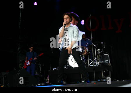 Olly Murs effettuando in corrispondenza di Eirias Stadium di Colwyn Bay Galles Foto Stock