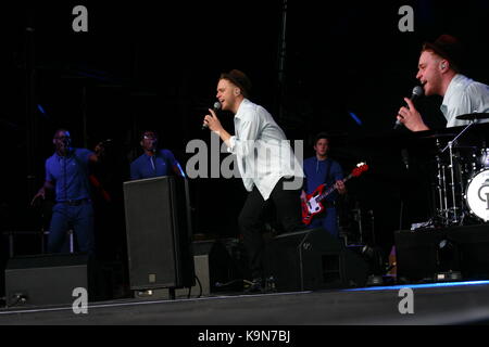 Olly Murs effettuando in corrispondenza di Eirias Stadium di Colwyn Bay Galles Foto Stock