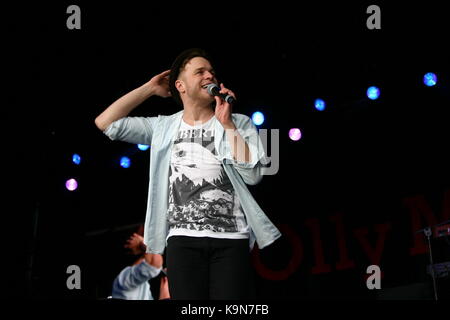 Olly Murs effettuando in corrispondenza di Eirias Stadium di Colwyn Bay Galles Foto Stock