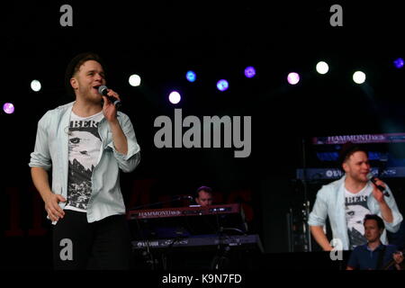 Olly Murs effettuando in corrispondenza di Eirias Stadium di Colwyn Bay Galles Foto Stock