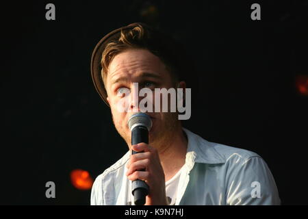 Olly Murs effettuando in corrispondenza di Eirias Stadium di Colwyn Bay Galles Foto Stock