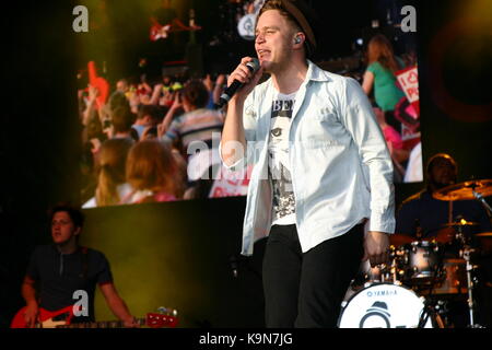 Olly Murs effettuando in corrispondenza di Eirias Stadium di Colwyn Bay Galles Foto Stock