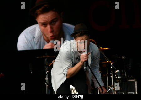 Olly Murs effettuando in corrispondenza di Eirias Stadium di Colwyn Bay Galles Foto Stock