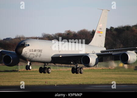 61-0324, un Boeing KC-135R Stratotanker azionato dalla forza aerea degli Stati Uniti, a Prestwick International Airport in Ayrshire. Foto Stock