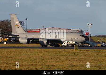 61-0324, un Boeing KC-135R Stratotanker azionato dalla forza aerea degli Stati Uniti, a Prestwick International Airport in Ayrshire. Foto Stock