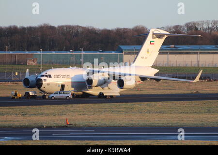 Kaf343, un boeing C-17a globemaster iii azionato dal Kuwait Air Force, a Prestwick International Airport in ayrshire. Foto Stock