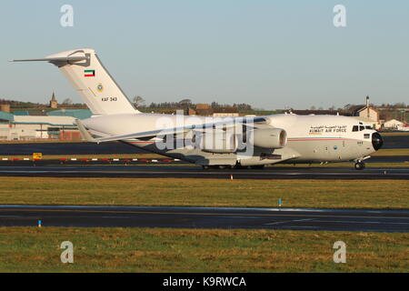 Kaf343, un boeing C-17a globemaster iii azionato dal Kuwait Air Force, a Prestwick International Airport in ayrshire. Foto Stock