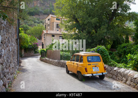 Deia village a Maiorca, SPAGNA Foto Stock