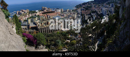 Vista panoramica del quartiere di Fontvieille nel Principato di Monaco dal giardino esotico Foto Stock