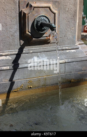 Antica fontana in Aix-en-Provence, Francia Foto Stock