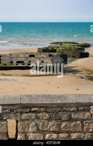 Il Mulberry harbour cassettoni (temp d-day porto) sulla spiaggia di Arromanches-les-bains, calvados, Normandia, Francia Foto Stock