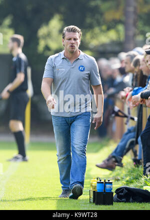 Karlsruhe, Deutschland. 24Sep, 2017. trainer lukas kwasniok (KSC). Ges/ fussball/ junioren u 19: Karlsruher SC - tsg 1899 hoffenheim, 24.09.2017 -- | verwendung weltweit credito: dpa/alamy live news Foto Stock