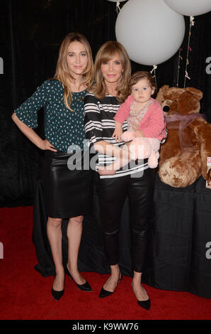 Burbank, Ca. 23rd settembre 2017. Spencer Margaret Richmond con la figlia Bea e la madre Jaclyn Smith al lancio in negozio della nuova linea di abbigliamento per bambini Spencer di Jaclyn Smith a Kmart a Burbank, California, il 23 settembre 2017. Credito: David Edwards/Media Punch/Alamy Live News Foto Stock