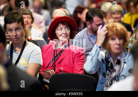 Brighton, Regno Unito. 24Sep, 2017. I delegati alla giornata di apertura del partito laburista conferenza nel centro di Brighton . la conferenza continua fino a quando il climax di mercoledì quando jeremy corbyn offre il suo leader di credito del parlato: simon dack/alamy live news Foto Stock