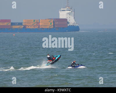 Sheerness, Kent, Regno Unito. 24Sep, 2017. Regno Unito Meteo: un soleggiato e caldo giorno in Sheerness con un leggero nord-est brezza. Credito: James Bell/Alamy Live News Foto Stock