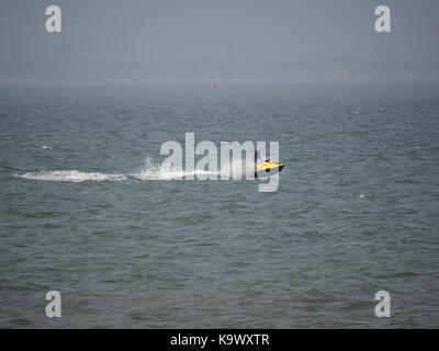 Sheerness, Kent, Regno Unito. 24Sep, 2017. Regno Unito Meteo: un soleggiato e caldo giorno in Sheerness con un leggero nord-est brezza. Credito: James Bell/Alamy Live News Foto Stock