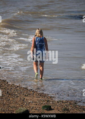 Sheerness, Kent, Regno Unito. 24Sep, 2017. Regno Unito Meteo: un soleggiato e caldo giorno in Sheerness con un leggero nord-est brezza. Credito: James Bell/Alamy Live News Foto Stock