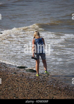 Sheerness, Kent, Regno Unito. 24Sep, 2017. Regno Unito Meteo: un soleggiato e caldo giorno in Sheerness con un leggero nord-est brezza. Credito: James Bell/Alamy Live News Foto Stock