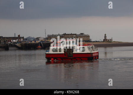 Knott End, Lancashire, Regno Unito. 24 Settembre 2017. Il Wyre Rose il traghetto estuario del Wyre che corre tra Knott End e Fleetwood fa l'attraversamento finale dell'estuario Credit: David Billinge/Alamy Live News Foto Stock