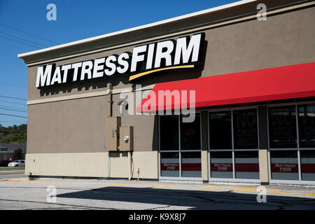 Un segno del logo al di fuori di un materasso ferma store retail in altoona, Pensilvania il 23 settembre 2017. Foto Stock