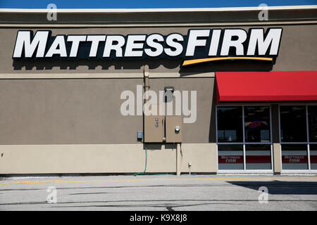 Un segno del logo al di fuori di un materasso ferma store retail in altoona, Pensilvania il 23 settembre 2017. Foto Stock