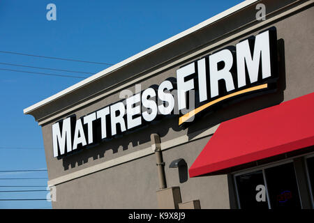 Un segno del logo al di fuori di un materasso ferma store retail in altoona, Pensilvania il 23 settembre 2017. Foto Stock