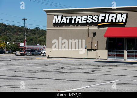 Un segno del logo al di fuori di un materasso ferma store retail in altoona, Pensilvania il 23 settembre 2017. Foto Stock