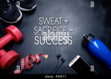 Il sudore + sacrificio = successo. health fitness citazioni motivazionali. Foto Stock