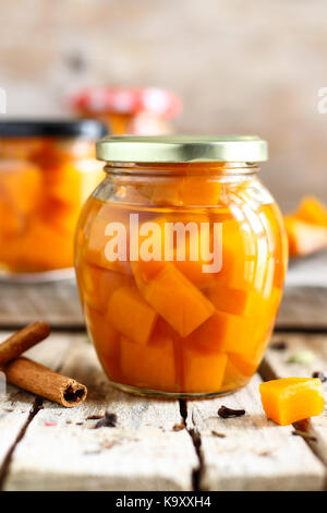 zucca marinata Foto Stock