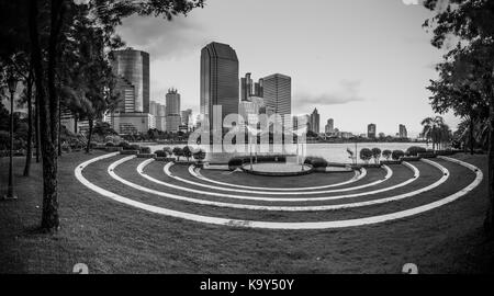 Bangkok, Tailandia - 13 settembre 2015 : il paesaggio della città di Bangkok. cattura da benjakitti park a Bangkok. (Nero e bianco tema) Foto Stock