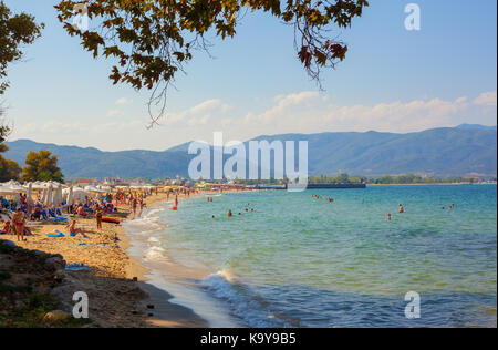 Stavros, Grecia - 03 settembre 2017: estate stagione sulle spiagge di stavros durante il giorno. Foto Stock