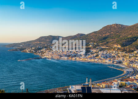 Vista sulla città di Samos, Samos Island, Grecia Foto Stock
