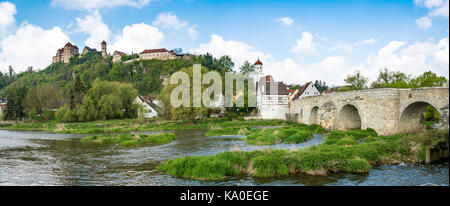 Città vecchia e castello Harburg con ponte sul fiume Wörnitz, Harburg, Donau-Ries, Baviera, Germania Foto Stock