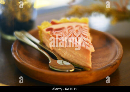 Un grafico a torta è un piatto cotto al forno che è generalmente costituito da un impasto involucro ricopre completamente o contiene un riempimento di vari dolci o salate ingredienti Foto Stock