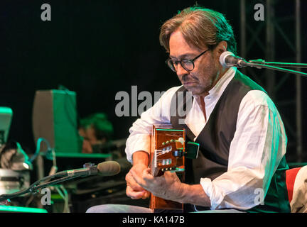 Nis, Serbia - 11 agosto: American jazz fusion e latin jazz il chitarrista al di meola performing live a nisville jazz festival Agosto 11, 2016 in NIS, s Foto Stock