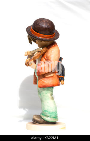 Goebel Hummel prodotti figurine in ceramica piccolo Fiddler-Black Hat Foto Stock