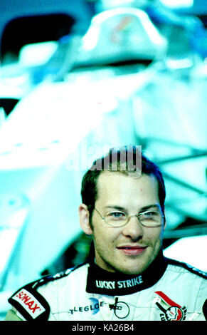 Driver di Formula Uno Jacques Villeneuve al lancio della British American Racing car 002 in London Inghilterra England Foto Stock