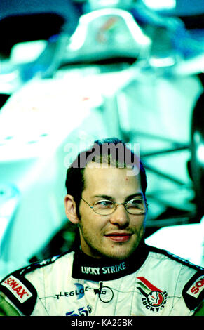 Driver di Formula Uno Jacques Villeneuve al lancio della British American Racing car 002 in London Inghilterra England Foto Stock